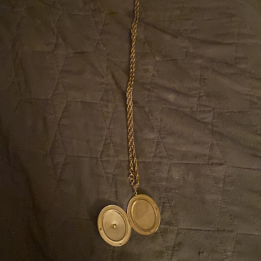Necklaces - Picture 5 of 6